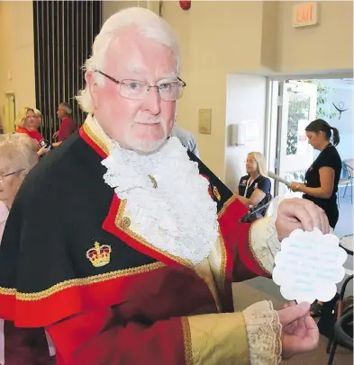  ?? SIDNEY.CA ?? Kenny Podmore, official town crier for Sidney, B.C., says allegation­s that he broke a crier’s “code of ethics” by endorsing the town’s incumbent mayor in the upcoming municipal election are “mindless.”