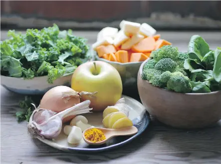  ?? PHOTOS: KAREN BARNABY ?? Fresh ingredient­s make soup a healthful choice.