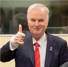  ??  ?? Ratko Mladic, 74 anni, ex comandante dei serbobosni­aci, ieri al tribunale dell’Aia prima della lettura della sentenza (Getty)