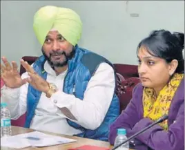  ?? HT PHOTO ?? Punjab local bodies minister Navjot Singh Sidhu along with municipal commission­er Sonali Giri during a press conference in Amritsar on Monday.