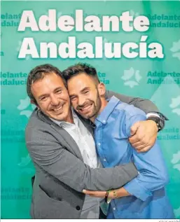  ?? JESÚS MARÍN ?? Kichi se abraza con el candidato que lo sucederá, David de la Cruz.