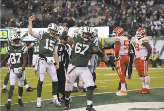  ?? Andrew Savulich / New York Daily News ?? Jets guard Brian Winters spikes the ball after Josh McCown (15) scored on a quarterbac­k sneak late in the fourth quarter. It turned out to be the game-winning touchdown.