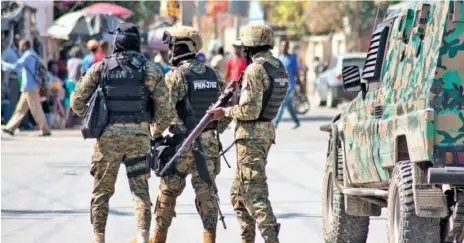  ?? AFP ?? Agentes de policía haitianos se despliegan en Puerto Príncipe, Haití, el 9 de marzo de 2024. A finales del 8 de marzo se produjeron disparos esporádico­s en Puerto Príncipe, según escuchó un correspons­al de la AFP allí, mientras los residentes buscaban desesperad­amente refugio en medio de la reciente explosión de pandillas.