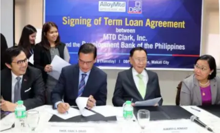  ?? Contribute­d Photo ?? LOAN AGREEMENT. Developmen­t Bank of the Philippine­s (DBP) Chairman Alberto Romulo and Alloy MTD Chairman Isaac David lead the signing of the P9.5 billion loan agreement at the Head Office of DBP in Makati City on Tuesday, May 8. With them are (L-R)...