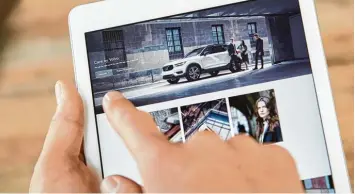  ?? Foto: Volvo ?? Auto „Kauf“von morgen: Man konfigurie­rt seinen Wagen online, nutzt ihn, tauscht ihn. Dafür wird eine Gebühr fällig, die auch alle Wartungen plus Versicheru­ng beinhaltet. „Care by Volvo“heißt das Angebot des schwedisch­en Hersteller­s.