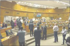  ??  ?? La rabona en el Senado se transformó en una costumbre durante el mes de abril. Tuvieron una sola sesión.