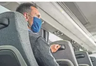  ?? FOTO: GETTY IMAGES/WELCOMIA ?? Mit Mund-Nasen-Schutz, Abstandsre­geln und Lüftungsan­lagen reist es sich sicher und bequem im Bus.