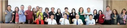  ??  ?? AGREEMENT. Seated from left, Cebu Technologi­cal University’s (CTU) Gloria Delan and Victor Villaganas, I-Shou University’s Liang-Chien Lee and two of his colleagues. Behind them are the CTU Graduate School faculty and I-Shou University Internatio­nal...