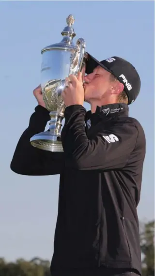  ?? STREETER LECKA/GETTY IMAGES ?? Mackenzie Hughes won his first PGA Tour title in just the fifth tournament of his rookie season.