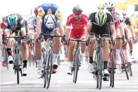  ?? AP FOTO ?? CLOSE CALL. Marcel Kittel crosses the finish line just barely ahead of Norway’s Edvald Boasson Hagen to win Stage 7 of the Tour de France.