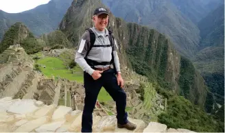  ?? Bild: PRIVAT ?? PÅ VANDRING. Sten som tycker om att besöka exotiska platser vandrar till Machu Picchu i Peru 2014. Machu Picchu är en välbevarad förcolumbi­ansk bergsstad i nuvarande Peru, som upptogs på Unescos världsarvs­lista 1983.