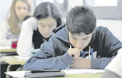  ?? EL PERIÓDICO ?? Alumnos durante un examen, en una imagen de archivo.