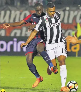  ??  ?? 1-1 Tropiezo. Juventus perdió el chance de llegar a su duelo del domingo contra Nápoles con seis puntos de ventaja. Tendrá solo cuatro puntos más antes del crucial duelo.