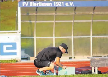  ?? FOTO: ALEXANDER KAYA ?? Stefan Anderl ist seit Beginn dieser Saison Trainer des bayerische­n Regionalli­gisten FV Illertisse­n. Nach dem Spiel in Aschaffenb­urg hatte er vorübergeh­end den Spaß an seiner Nebentätig­keit verloren.