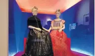  ??  ?? Son cerca de 200 objetos íntimos de Frida Kahlo los que integran la exposición en Londres.