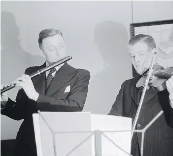  ??  ?? Musicians perform at a concert at the Kröller-Müller Museum during the Second World War.