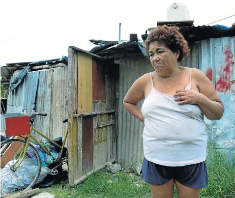  ?? ?? Isabel Macías vive en una covacha, en Portoviejo, y espera que el censo llegue a su hogar.