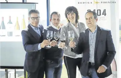  ?? GABI ORTE / CHILINDRÓN ?? Manuel Zorita, Javier Fillat, Silvia Arruego y Jesús Astraín, de la Bodega Pirineos.