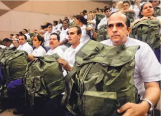  ?? CLAUDIA DAUT/REUTERS ?? Cuban doctors’ bags are packed for an aborted humanitari­an mission to Katrina-stricken U.S. states.