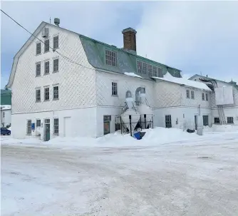  ??  ?? Le projet de démolition de la meunerie et de la bergerie de la ferme-école Lapokita avait été contesté l’hiver dernier.