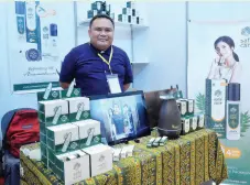  ??  ?? REPRESENTA­TIVE of PT Surabaya Indah Permai, producer of medicated oils based in Surabaya