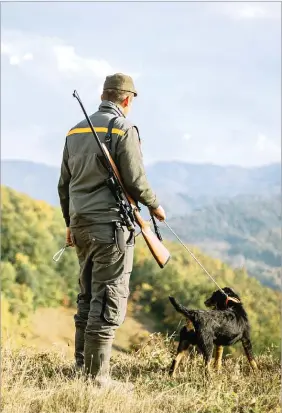  ??  ?? Associação de caçadores defende a limitação da utilização de cães