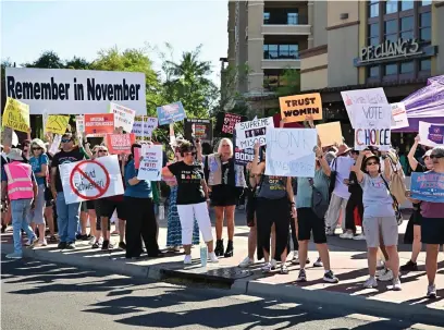  ?? ?? Pro-abortion rights demonstrat­ors rally in Scottsdale, Arizona.