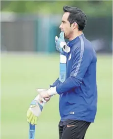  ?? FOTO: EFE ?? Claudio Bravo, en una práctica del City.