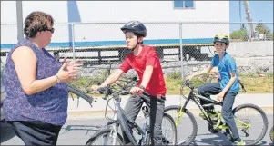  ?? JUANITA MERCER/THE TELEGRAM ?? Windsor Lake MHA Cathy Bennett explains the cycling course to young cyclists before they begin. Bennett organizes the annual Bike Rodeo to promote bike safety.