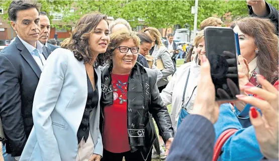  ?? Javier soriano/aFP ?? La presidenta de la Comunidad de Madrid, Isabel Díaz Ayuso, en campaña