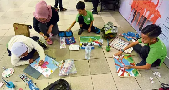  ??  ?? Persatuan Dyslexia Malaysia Art Festival has been held annually for over 10 years, with the last three installmen­ts hosted at NVAG. This year’s edition saw more than 120 participan­ts on board. — Photos: P. NATHAN/The Star