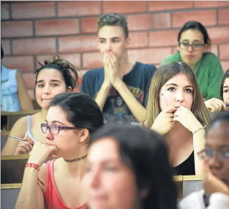  ??  ?? Los estudiante­s de la sele se enfrentaro­n ayer a las últimas pruebas de las materias comunes