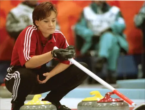  ?? FOTO: LARS POULSEN ?? Dorthe Holm og de øvrige danske curling-kvinder vandt danskernes hjerter, men tabte den olympiske finale i den japanske by Nagano i 1998. Japanerne tabte samtidig milliarder af kroner i en korruption­sskandale.