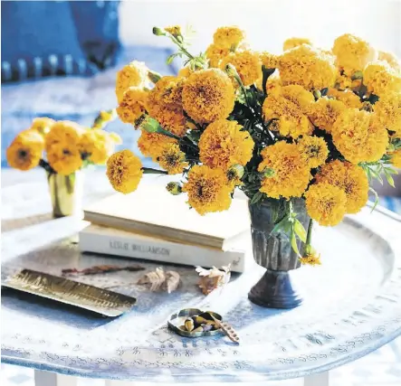  ??  ?? Little touches can make a big impression on guests. Consider putting out fresh flowers, magazines and water.