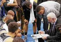  ?? Staff file ?? In fact, Popovich has been known to toast his biggest star, Tim Duncan, right, in the presence of other coaches at dinner.