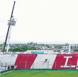  ?? PRENSA INSTITUTO ?? NUEVA IMAGEN. La torre detrás de la tribuna antes del debut en la Liga Profesiona­l.