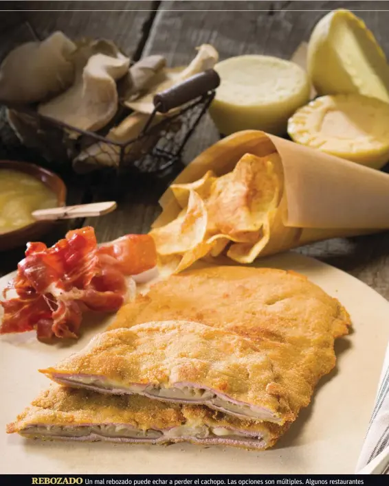  ??  ?? REBOZADO Un mal rebozado puede echar a perder el cachopo. Las opciones son múltiples. Algunos restaurant­es optan por rebozar solo con pan rallado, mientras otros prefieren añadir algún fruto rallado y darles un toque especial.