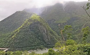  ?? FOTOS: HESEL ?? Atemberaub­ende Landschaft­en hat Oliver Hesel in Taiwan, seiner ersten Weltreises­tation, fotografie­rt.