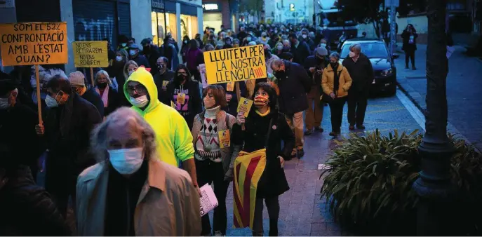  ?? EFE ?? Manifestac­ión en contra de más presencia del castellano en las aulas a raíz del caso de Canet de Mar