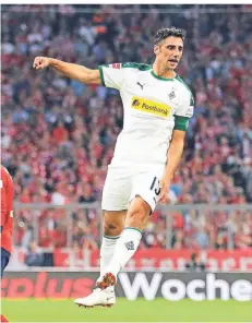  ?? FOTO: DIRK PÄFFGEN ?? Lars Stindl verlor nach seinem Tor beim 3:0 der Borussen beim FC Bayern kurzzeitig den Boden unter den Füßen.