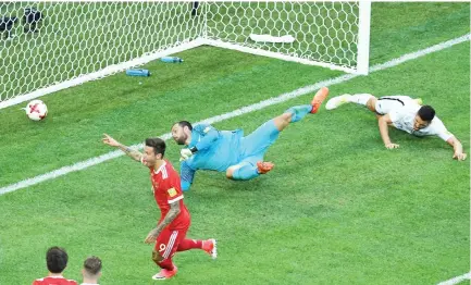  ??  ?? Russia's forward Fedor Smolov, left, celebrates as he scores the team's second goal during the 2017 Confederat­ions Cup group A football match between Russia and New Zealand at the Krestovsky Stadium in Saint-Petersburg on Saturday. (AFP)