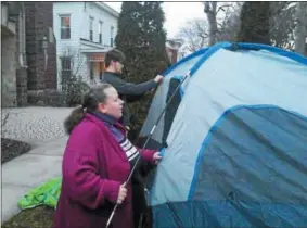  ?? PHOTO COURTESY MELISSA KING ?? Karing Kitchen Coordinato­r Melissa King gets her tent set up to sleep out all night to raise awareness of the homeless on March 18, 2016.