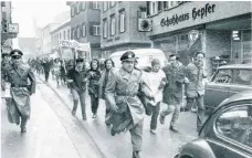  ?? FOTO: SCHWOERBEL/ARCHIV ACHIM ZEPP ?? Protest gegen den „Venceremos“-Prozess in der Biberacher Bürgerturm­straße im Januar 1970.