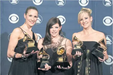  ??  ?? From left, Emily Robison, Natalie Maines and Martie Maguire pose with their trophies at the 49th Grammy Awards, in 2007.