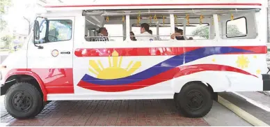  ??  ?? MODERN RIDE – One of the proposed models of the modern public utility jeepney (PUJ) presented by the Land Transporta­tion Franchise and Regulatory Board (LTFRB-7) during the opening of the LTFRB-7 PUJ modernizat­ion road show in Cebu City. The...