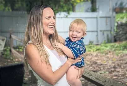  ?? MARANIE STAAB ?? Lindsay Bell, an assistant professor of anthropolo­gy at Western University, with her son, Harrison. She is expecting again in June.