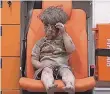  ?? FOTO: DPA ?? Der kleine Omran aus Aleppo: Opfer eines Krieges.