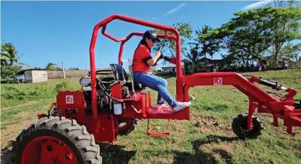  ?? SEARCA PHOTO ?? The Oggun tractor developed by RU Foundry and the Southeast Asian Regional Center for Graduate Study and Research in Agricultur­e (Searca) can meet the needs of Filipino farmers.