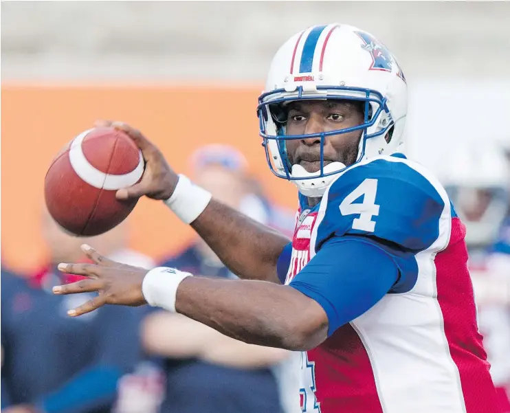  ??  ?? Montreal Alouettes quarterbac­k Darian Durant tossed a pair of touchdown strikes during Thursday night’s 17-16 win over the visiting Saskatchew­an Roughrider­s. — CP