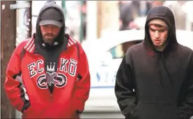  ?? PHOTO COURTESY OF A24 ?? Robert Pattinson, left, and Ben Safdie worked in a car wash before filming “Good Time.”